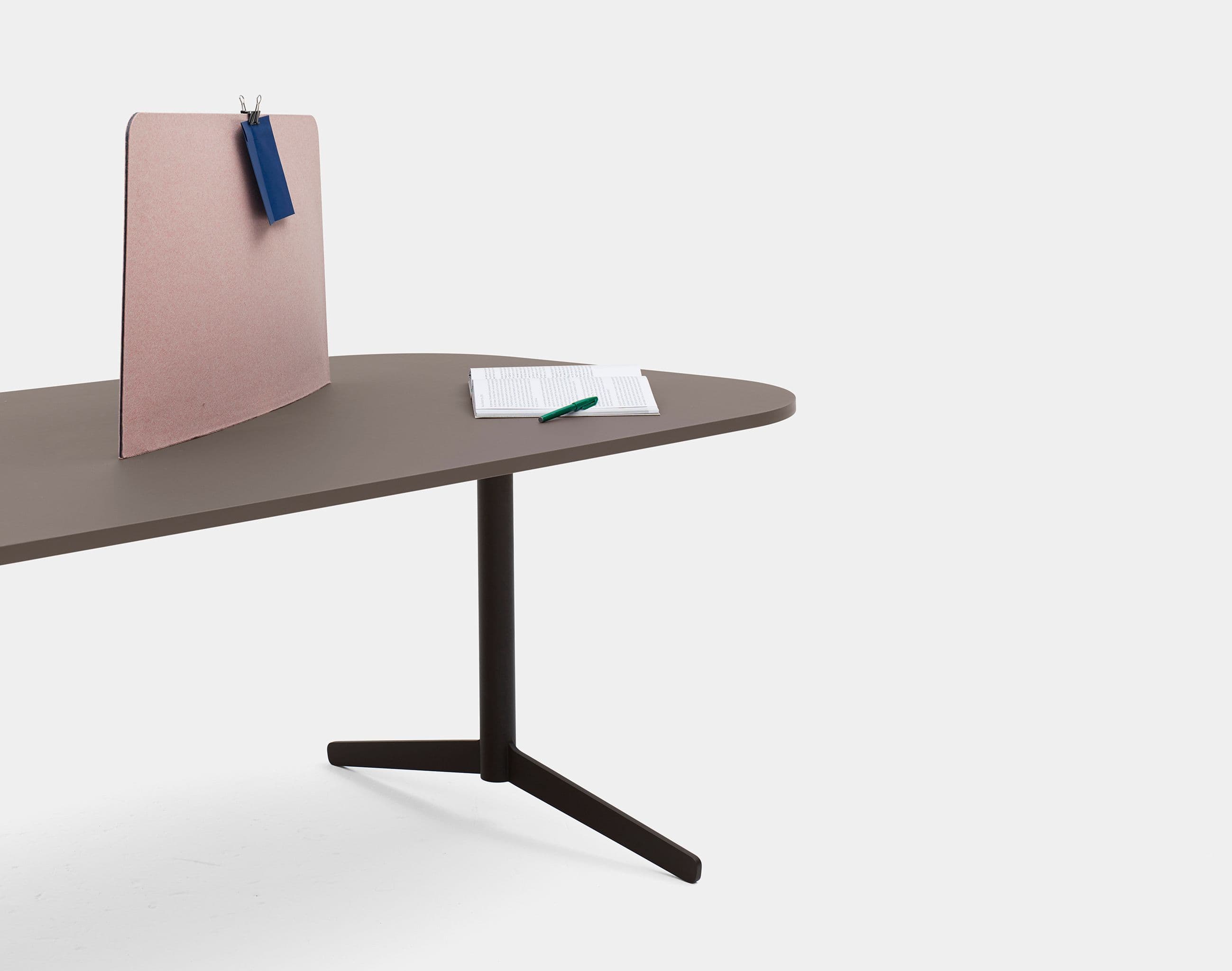 Ease Screen on Table